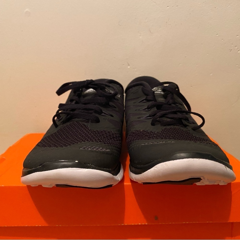 Nike shoes - Picture 2 of 3